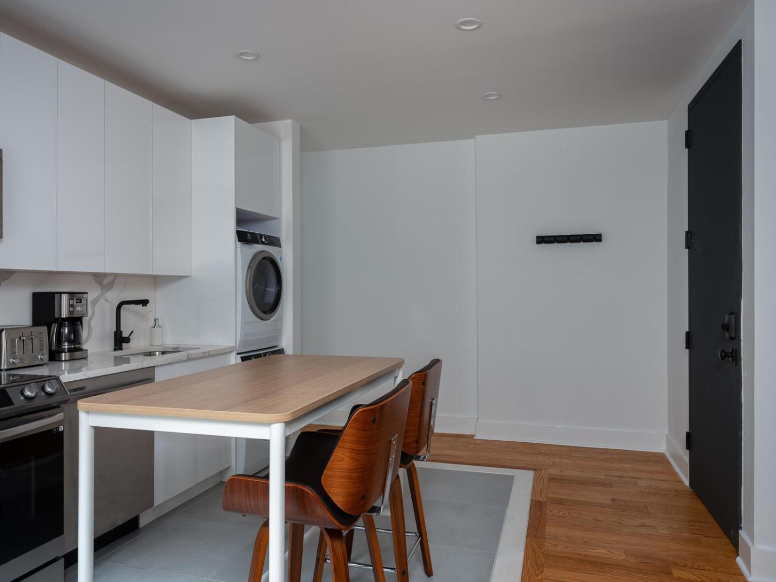 Three Bedroom Brooklynite Suite! نيو يورك المظهر الخارجي الصورة