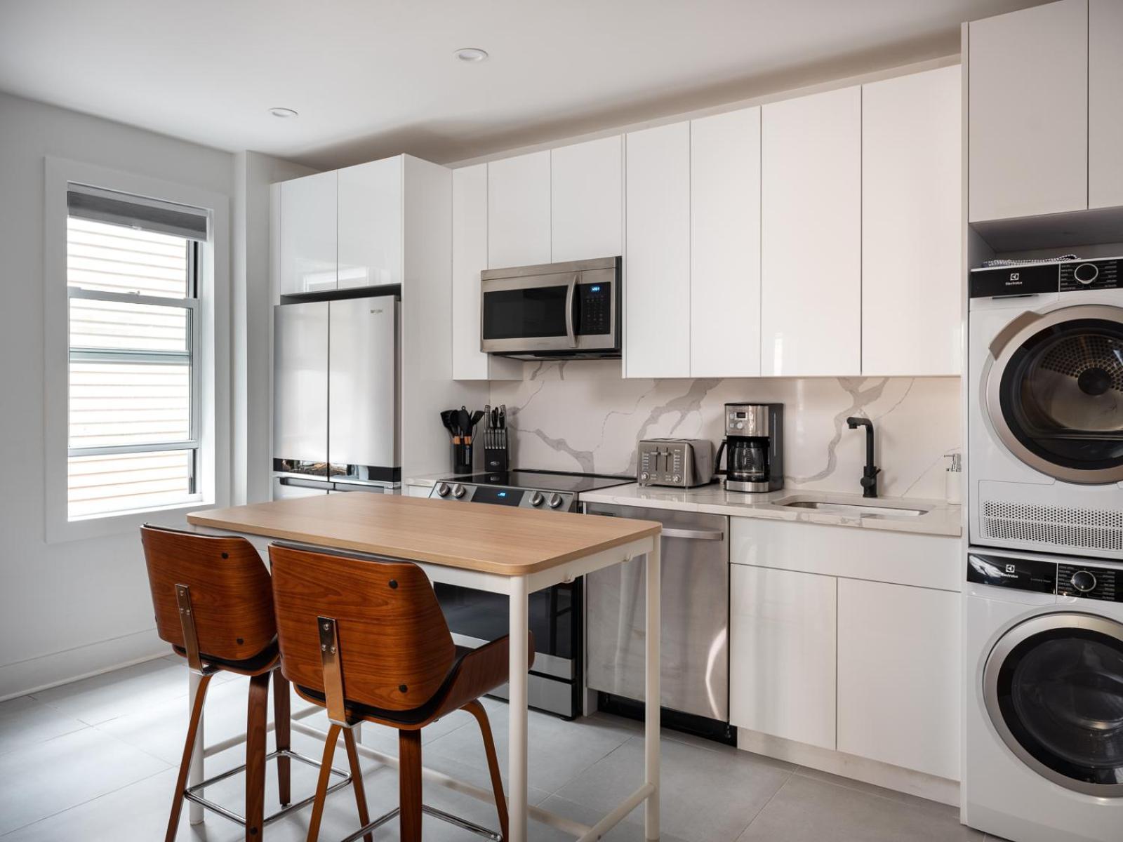Three Bedroom Brooklynite Suite! نيو يورك المظهر الخارجي الصورة