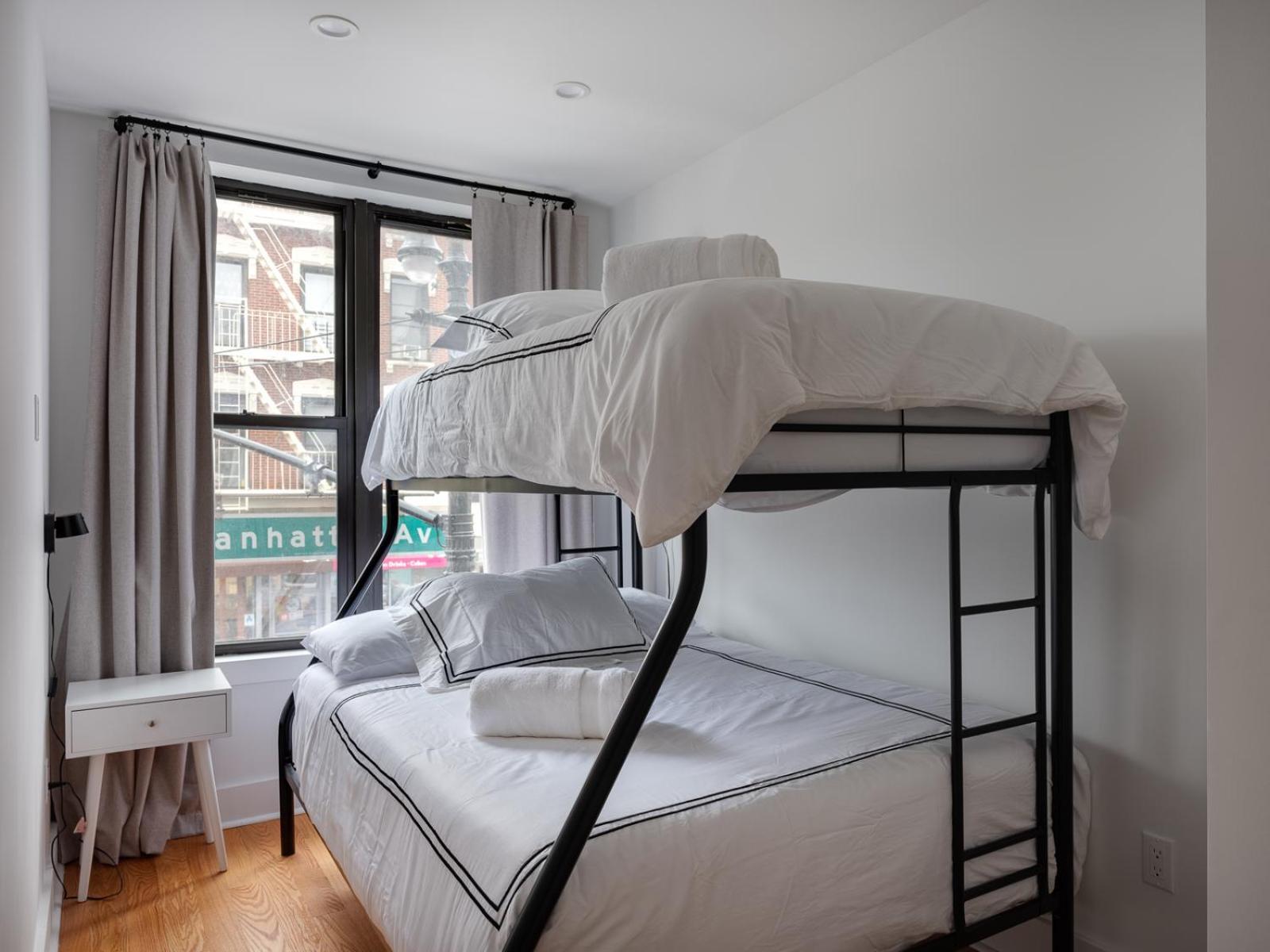 Three Bedroom Brooklynite Suite! نيو يورك المظهر الخارجي الصورة